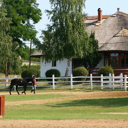 Gasztro Elmenybirtok - Balatonlelle-radpuszta بيت ضيافة